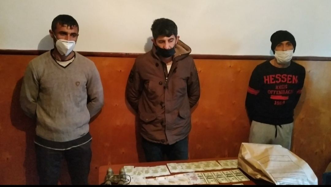 Heroin və saxta pul satanlar yaxalandı