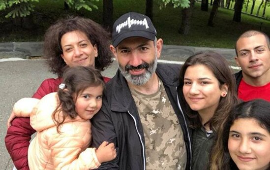 Paşinyanın ailəsi Moskvada mənzil axtarır