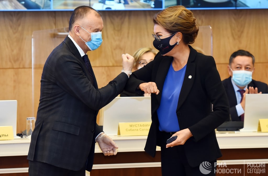 Eks-prezidentin qızı deputat vəsiqəsi aldı – FOTO