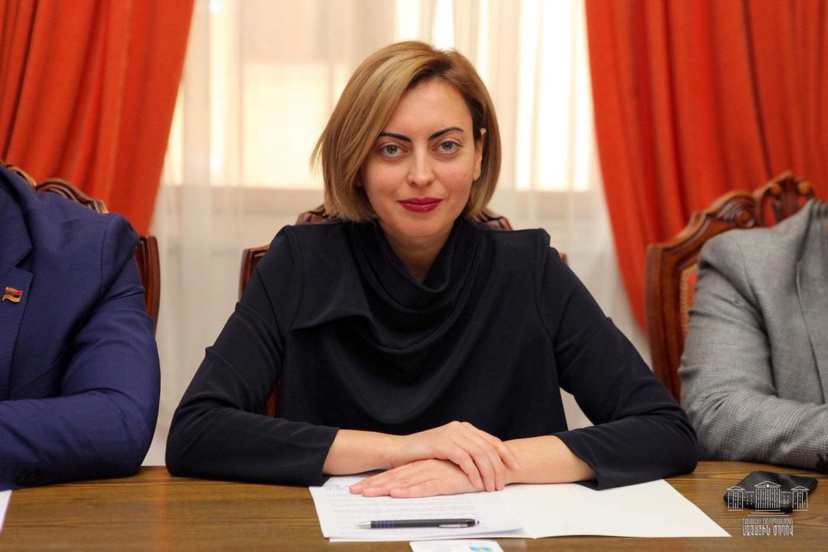 Ermənistanın vitse-spikeri revanşa qarşı: “Kimin 18 yaşlı oğlunun hesabına bunu edəcəklər?”
