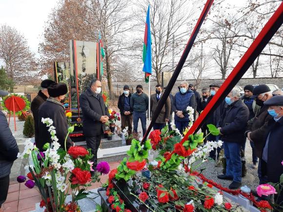 İcra başçısı Şəhidlərin məzarını ziyarət edib - FOTO