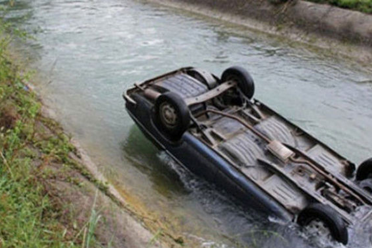 Sabirabadda avtomobil kanala aşıb, sürücü ölüb