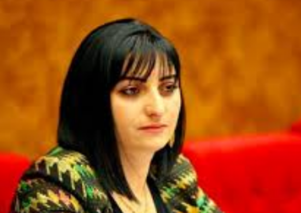 Ermənistanda daha bir deputat Paşinyanın fraksiyasından istefa verdi