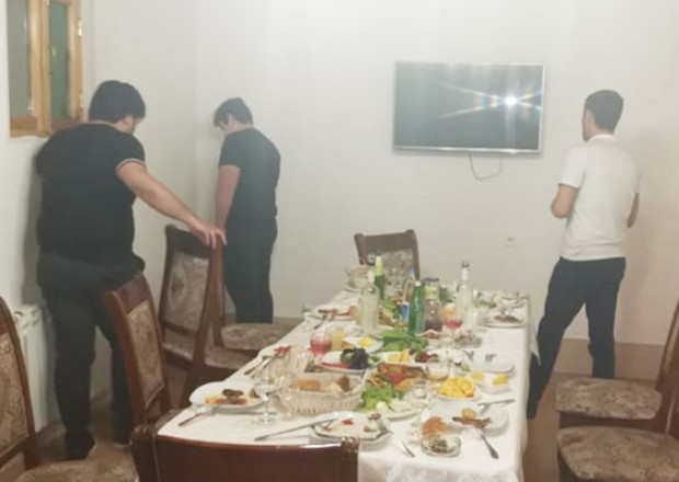 Qusarda kafe sahibi və müştəriləri polis şöbəsinə gətirildi