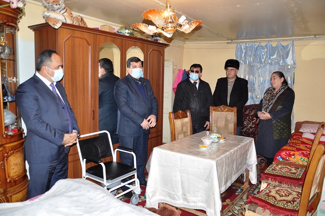 İcra başçısı qazini əlil arabası ilə təmin etdi