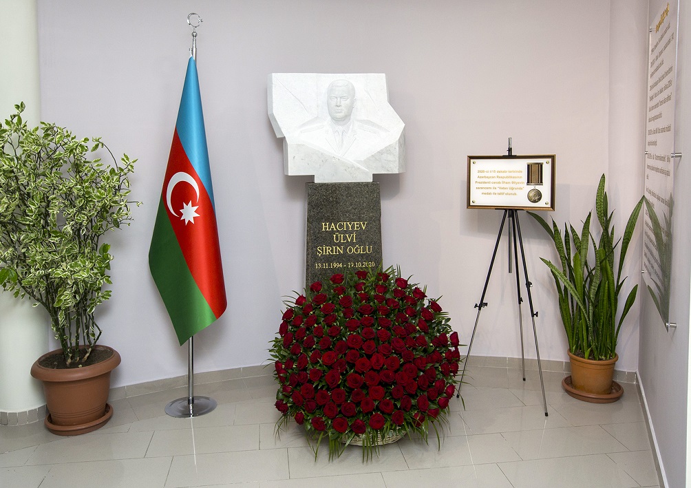 Şəhid gömrükçünün büstü qoyuldu - FOTO