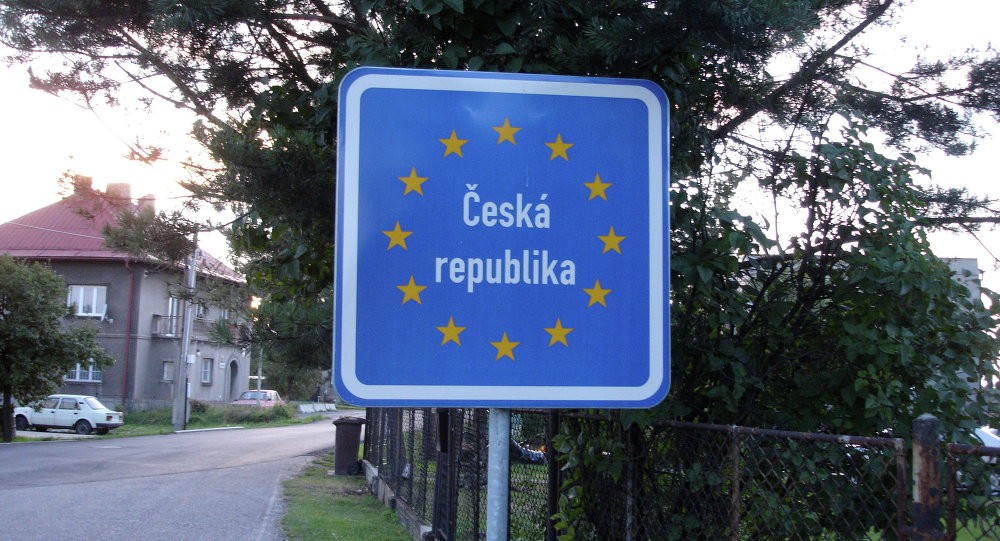 Daha bir ölkə sərhədlərini bağladı