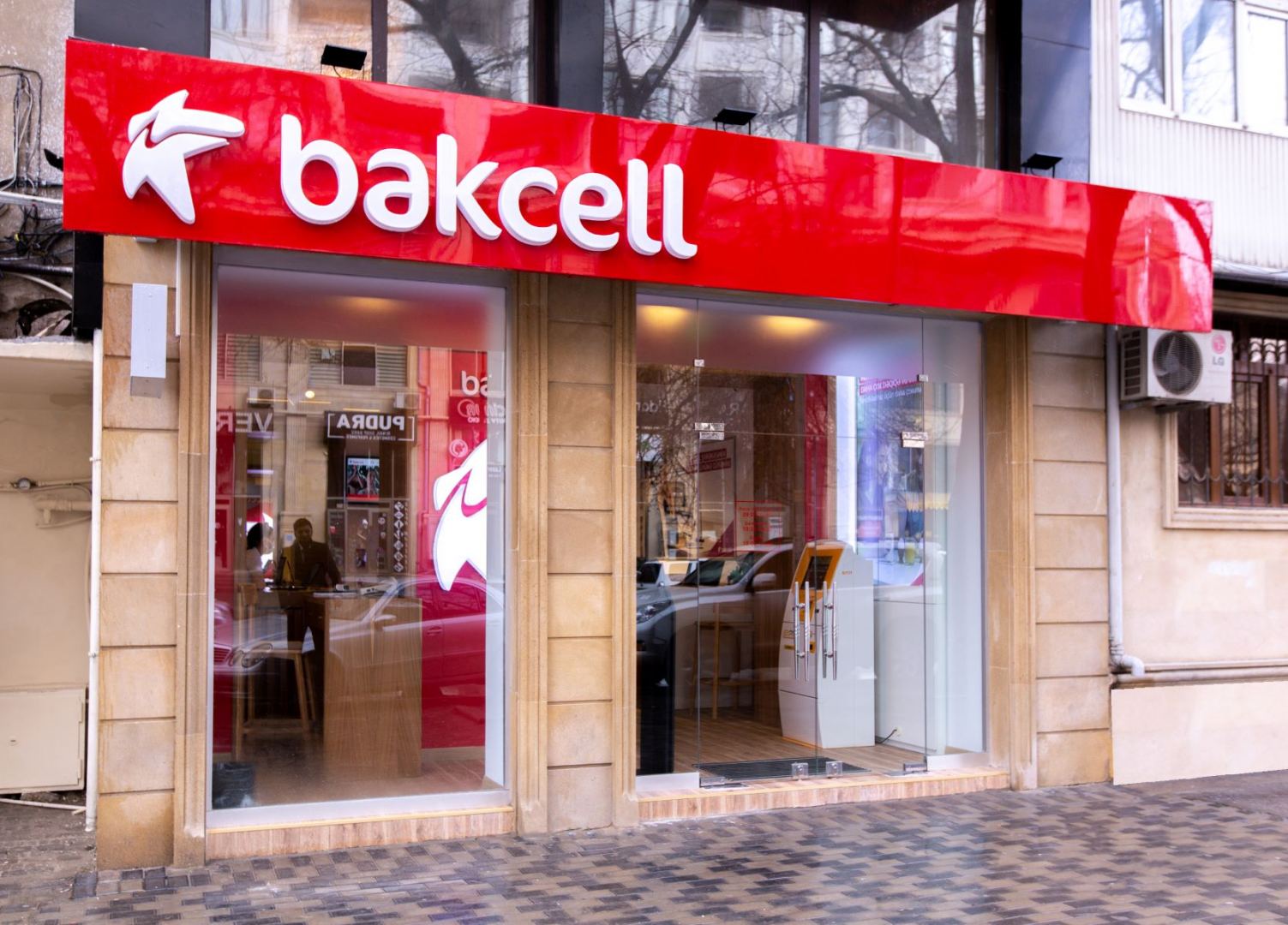Bakcell Bakıda yeni konsept mağazası təqdim etdi - FOTO