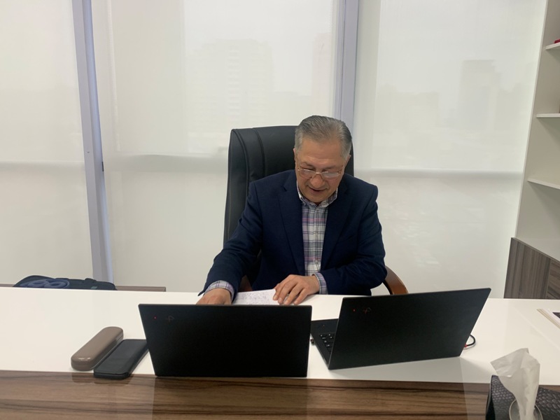 Cavanşir Feyziyev Avropa Parlamentinin deputatı müzakirə apardı
