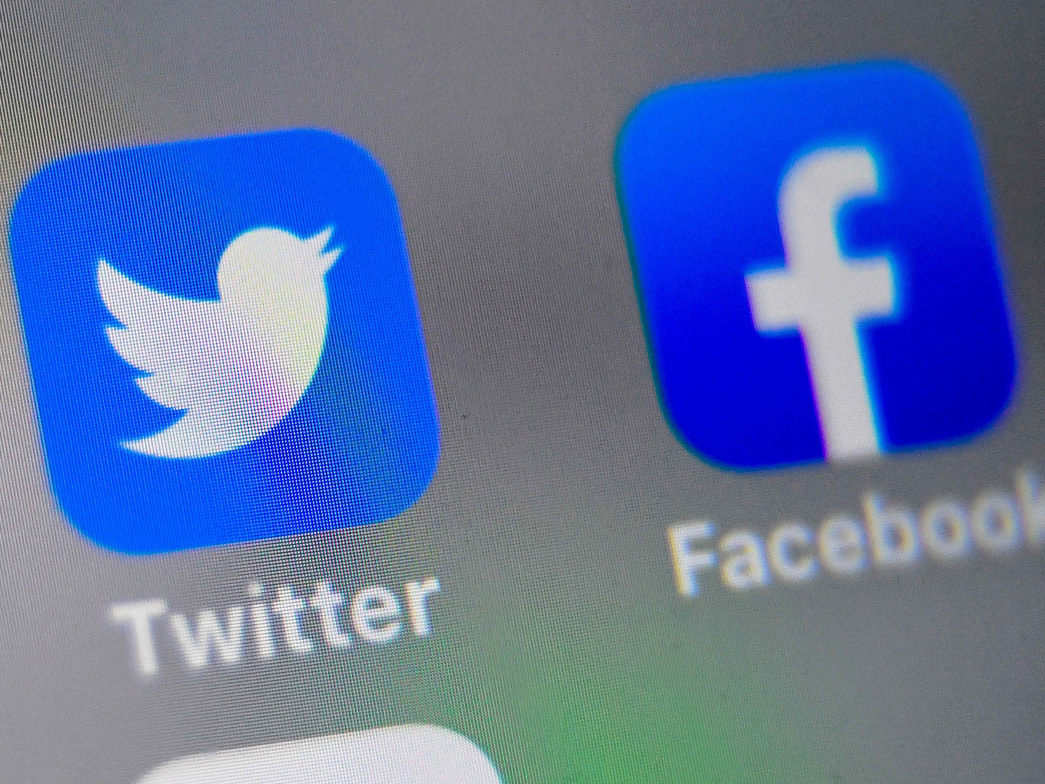 Azərbaycanda “Twitter” “Facebook”u qabaqladı
