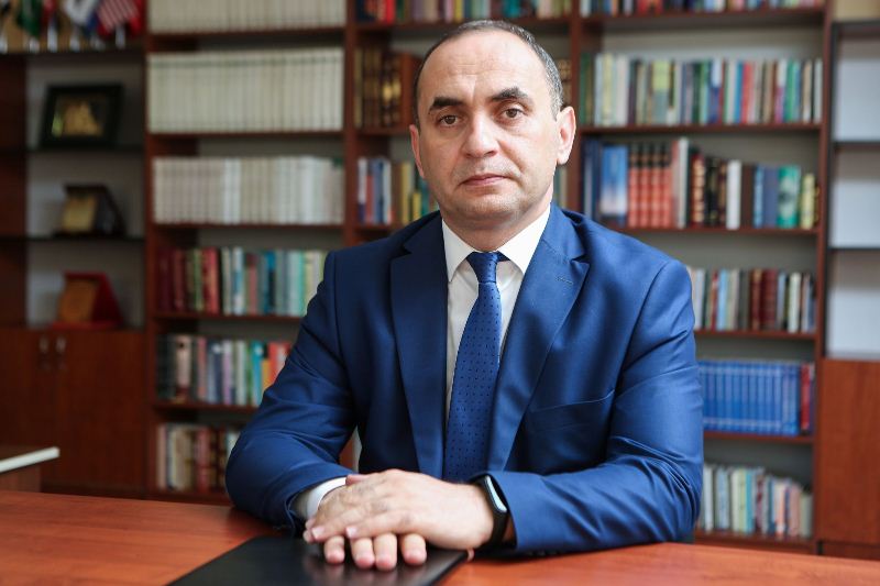 İxtisasların təkrarlanması, təhsilhaqlarının yüksək olması... - Deputat təhsil problemlərindən DANIŞDI