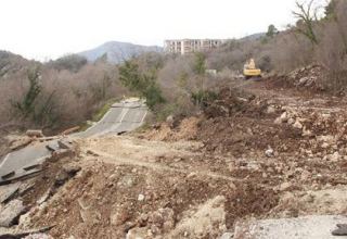Fəhlələr torpağın altında qaldı