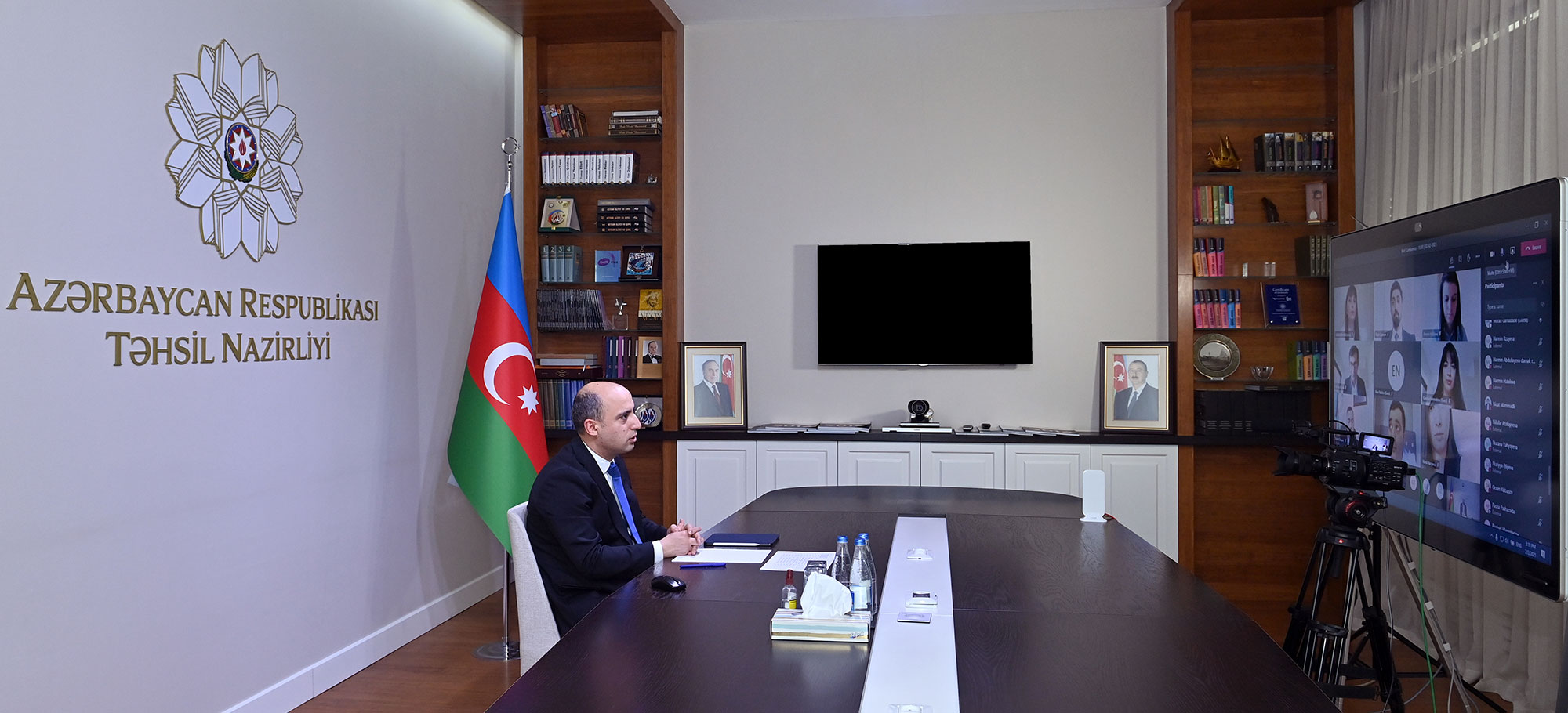 Təhsil naziri gənc müəllimlərlə görüşüb - FOTO