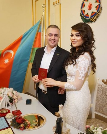 Məşhur klarnet ifaçısı aktrisa ilə evləndi - FOTO