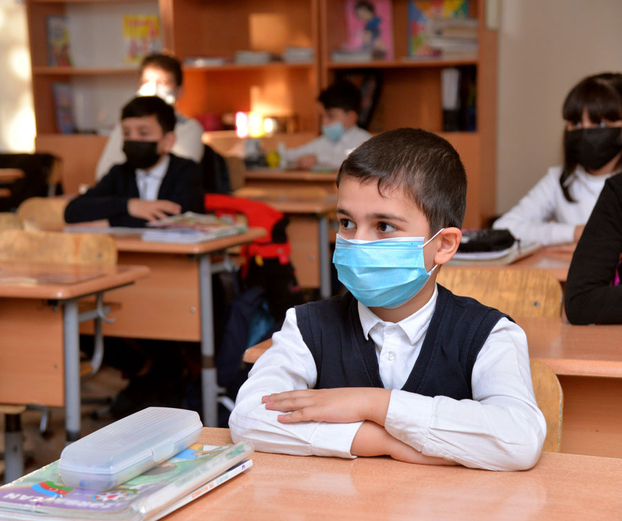 1 müəllimdə virus aşkarlandı, 2 şagird və 1 direktor müavini özünü təcrid etdi