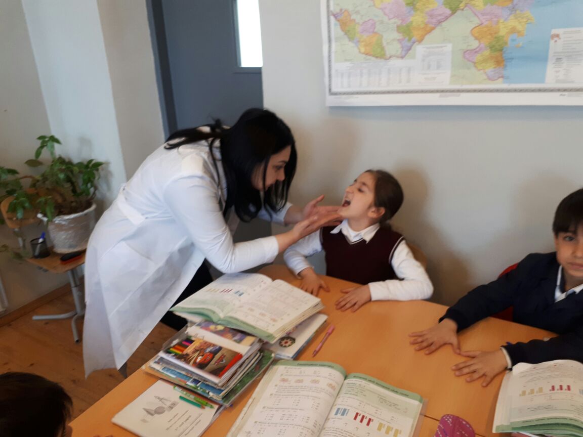 Şagirdlər poliklinikalarda tibbi baxışdan keçəcəklər? - Nazirlikdən AÇIQLAMA