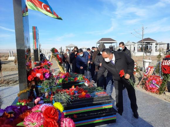İcra başçısı Şəhidin doğum gününüdə məzarını ziyarət etdi - FOTO