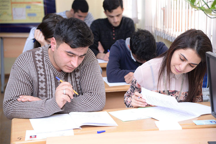 Subbakalavrlar universitetini dəyişə  bilməz - NAZİRLİK