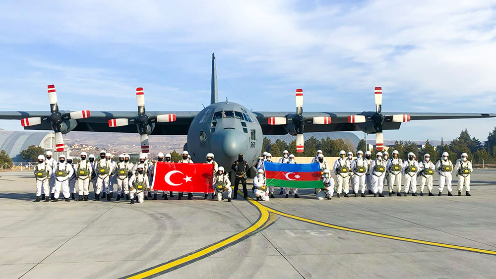 Hərbçilərimiz Türkiyədə çətin məşqlərə cəlb edildi - VİDEO