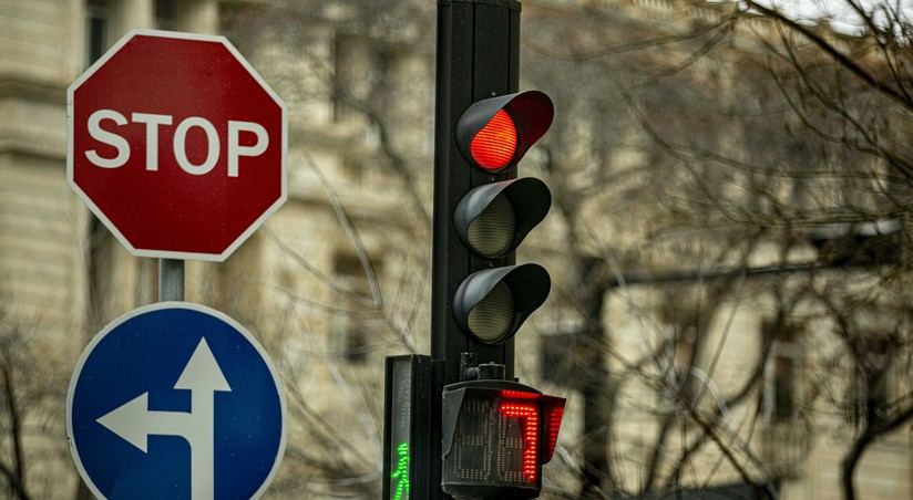 Bakıda vaxt ölçən işıqforlar yığışdırılır - SƏBƏB