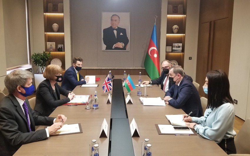 Ceyhun Bayramov britaniyalı naziri qəbul edib