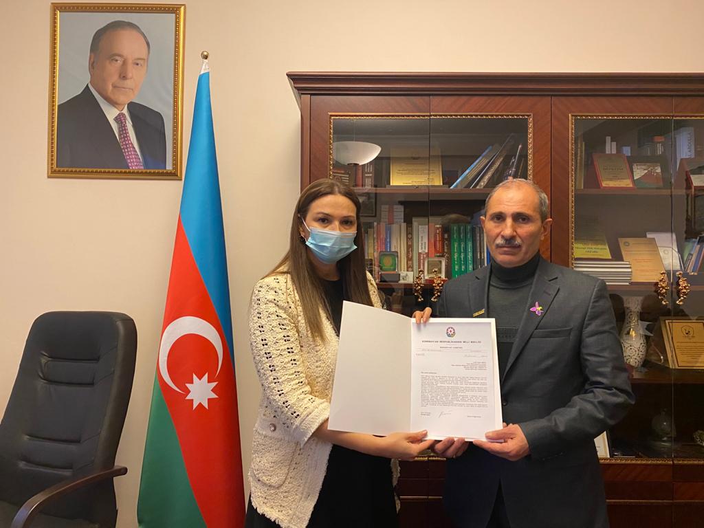 Komitə sədri şəhid zabitimizin atası ilə görüşdü