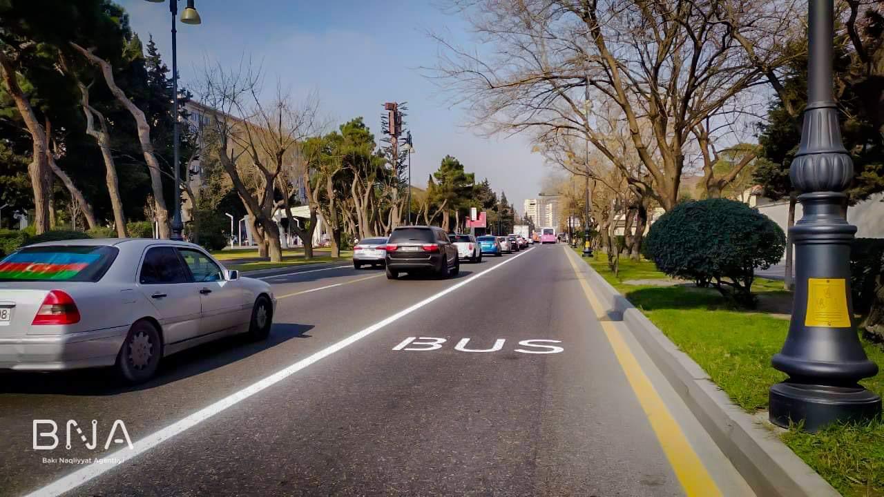 Bakının daha bir prospektində avtobus zolağı çəkildi - FOTOLAR