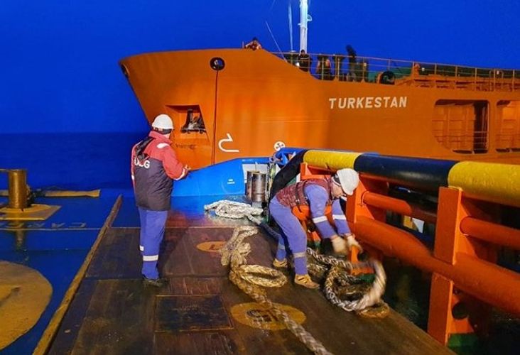 Azərbaycan Xəzərdə problemlə üzləşən Qazaxıstan gəmisinə kömək etdi