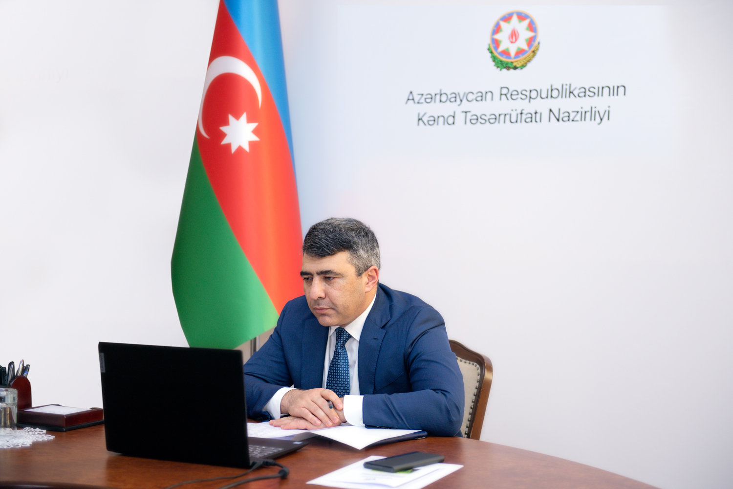İnam Kərimov onlayn müşavirə keçirib  