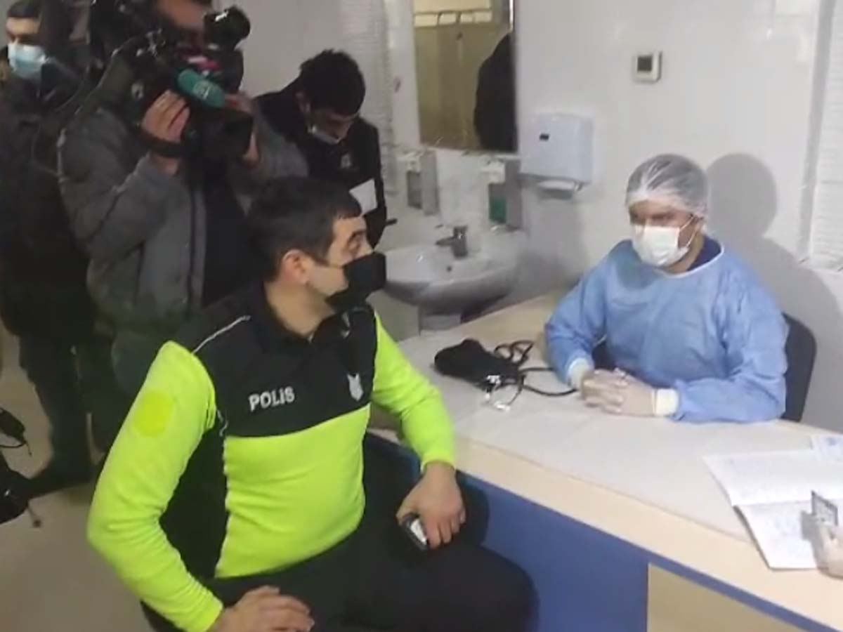 Polis əməkdaşları peyvənd olunur