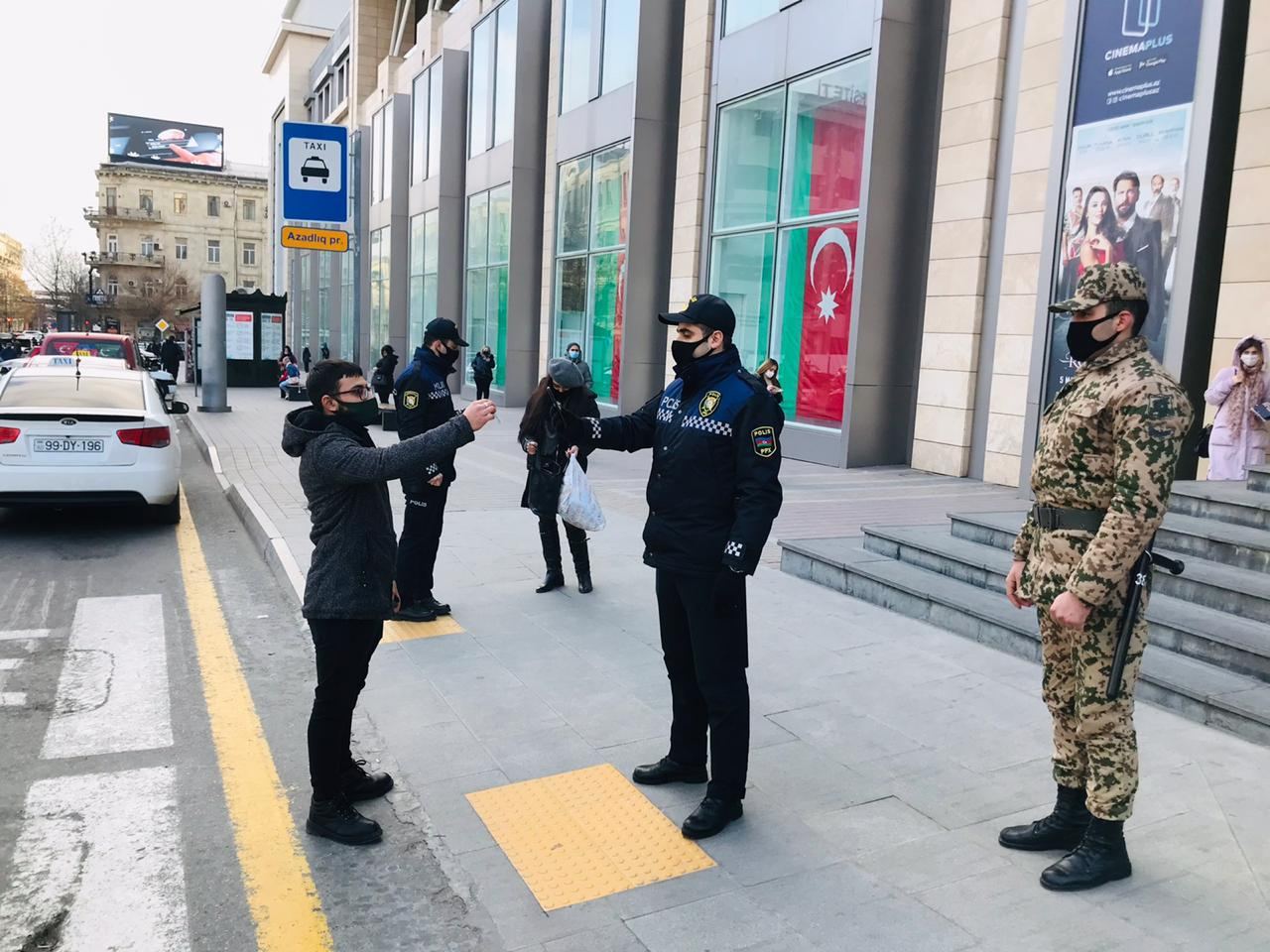 Polis piyada keçidlərindən istifadə etməyənlər cərimələndi