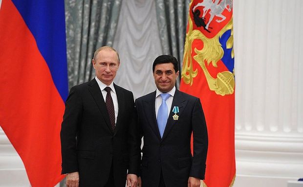 Putin Qod Nisanovu təltif etdi