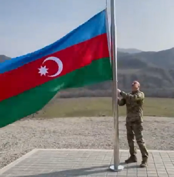 İlham Əliyev Laçında Azərbaycan bayrağını ucaltdı - VİDEO