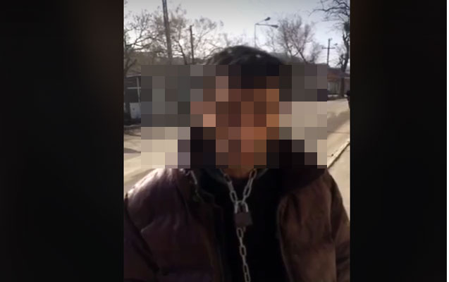 Polis vətəndaşı zəncirlə bağlayan mağaza sahibini SAXLADI