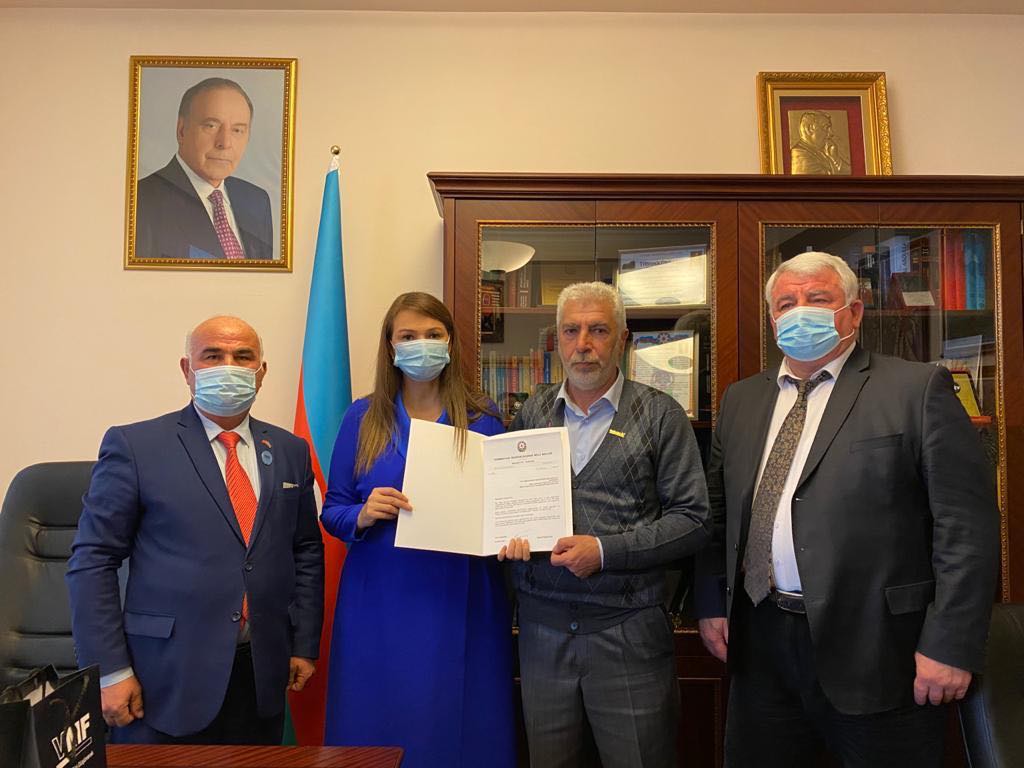 Millət vəkili şəhid atası ilə görüşdü