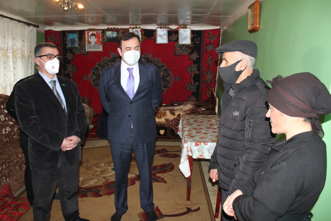 Novruz Aslanov şəhid ailələrini və qaziləri ziyarət etdi - FOTOLAR