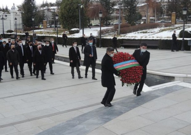 Əli Əsədov Ankarada Heydər Əliyev parkını ziyarət etdi - FOTO 