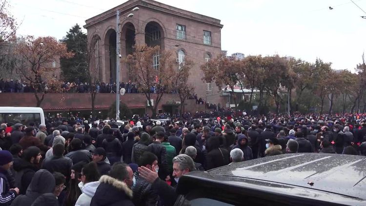 Ermənistanda Paşinyanın istefası tələbi ilə yürüş keçirilir