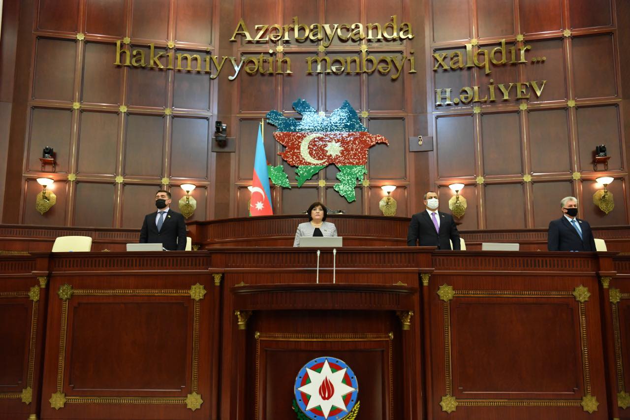 Milli Məclis 22 məsələyə görə iclas çağırdı