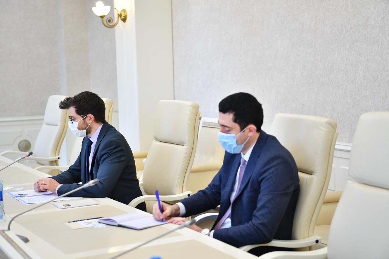 Deputat yaralı əsgərlərimizin müalicəsi üçün səfirə müraciət etdi - FOTOLAR