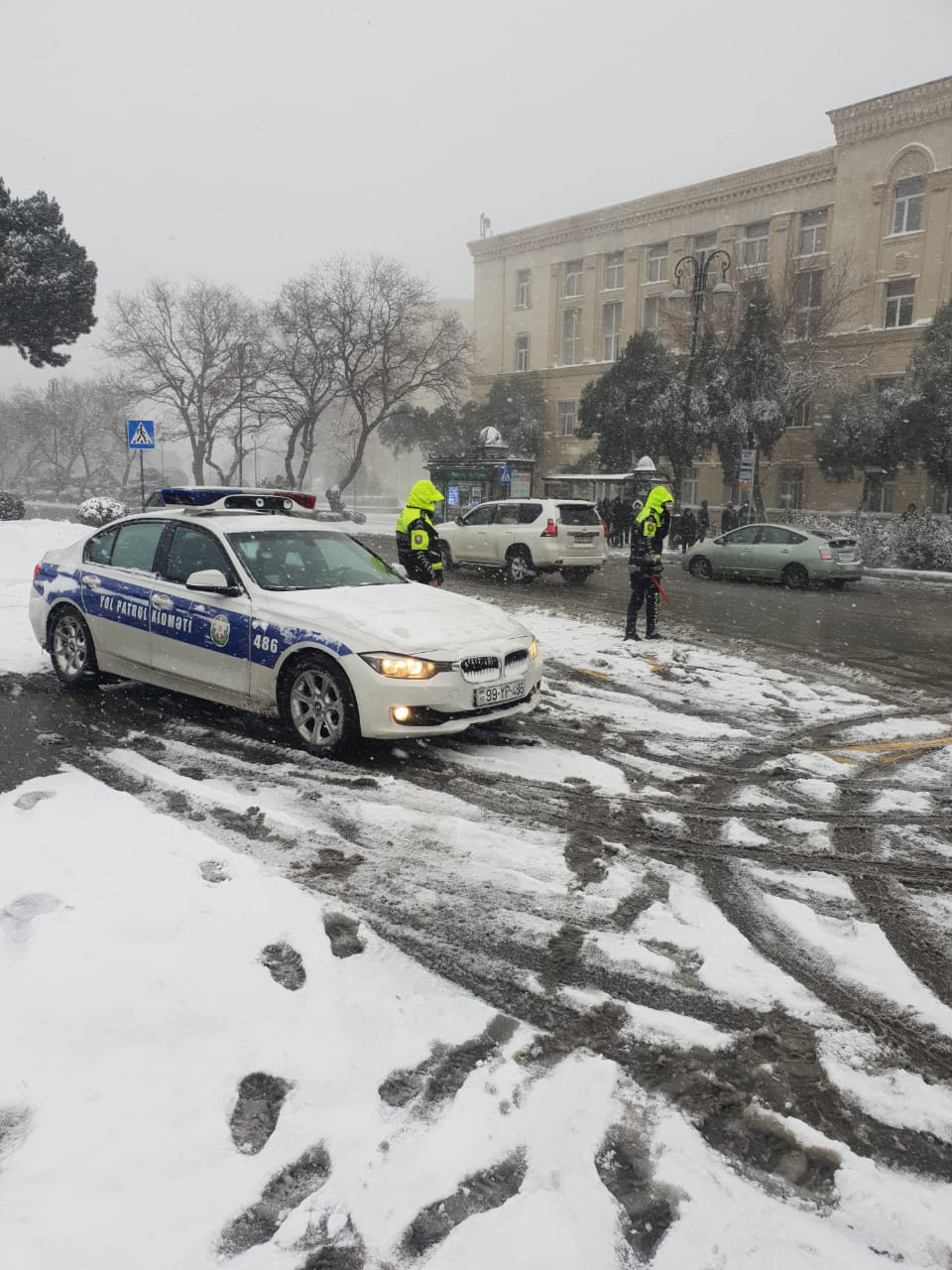 Bakıda qarlı havanın səbəb olduğu qəzaların sayı AÇIQLANDI