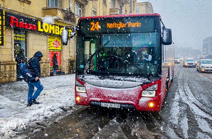 Avtobuslara dayanacaqdan kənarda da saxlamaq İCAZƏSİ VERİLDİ 
