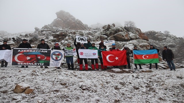 Türkiyə alpinistləri Xocalı qurbanlarını Haçadağda yad etdilər