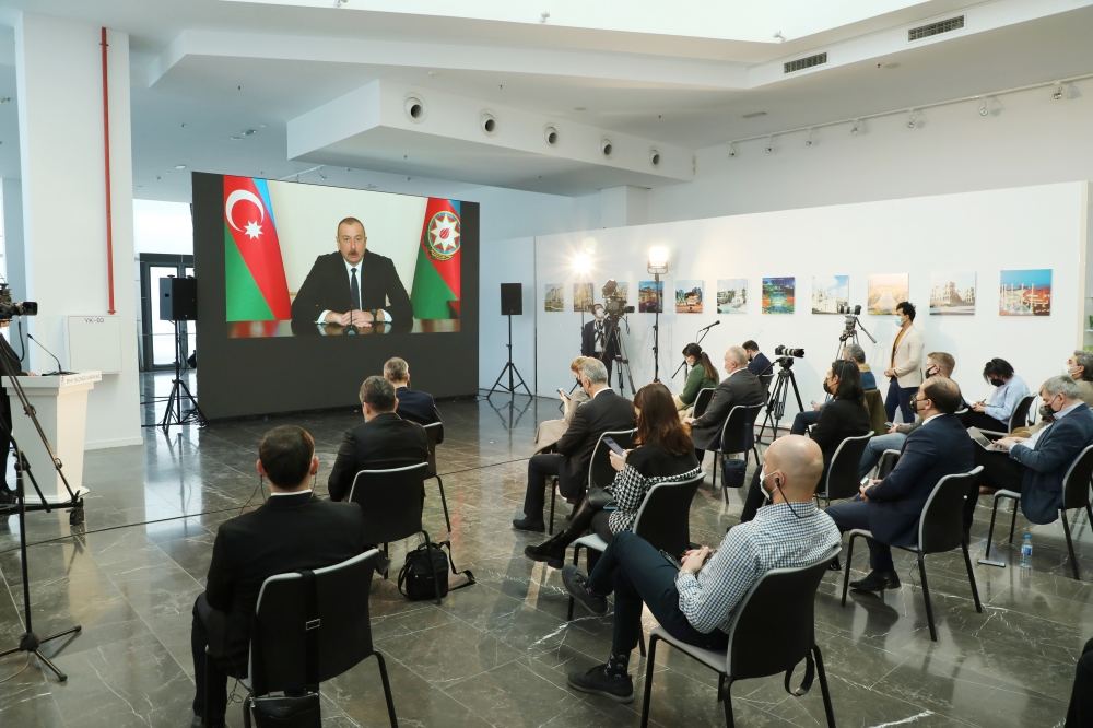 İlham Əliyev 4 saatlıq konfransda 50-yə yaxın sualı cavablandırıb