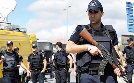Dağıstanda polislərlə silahlı şəxslər arasında atışma - VİDEO