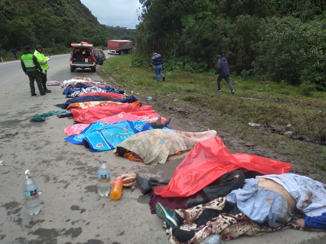 Boliviyada avtobus dərəyə aşdı - çox sayda ölən var - FOTO