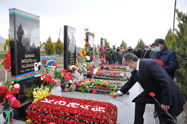 İcra başçısı Şəhidin doğum günündə ailəsini ziyarət etdi - FOTOLAR
