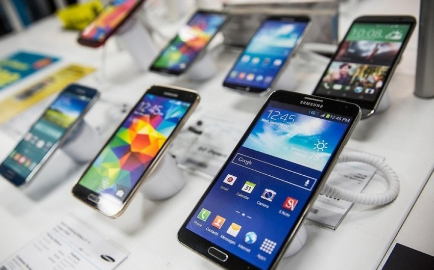 Mağazadan 10 min manatlıq telefonlar oğurlandı