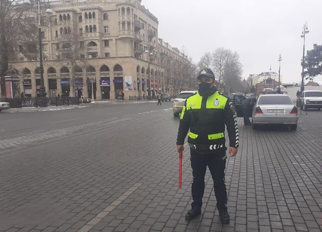 Gəncədə qarlı hava ilə bağlı sürücülərə xəbərdarlıq edildi