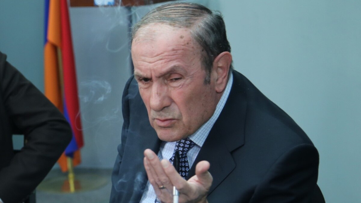 Petrosyan da “qiyamçı” generalı dəstəklədi